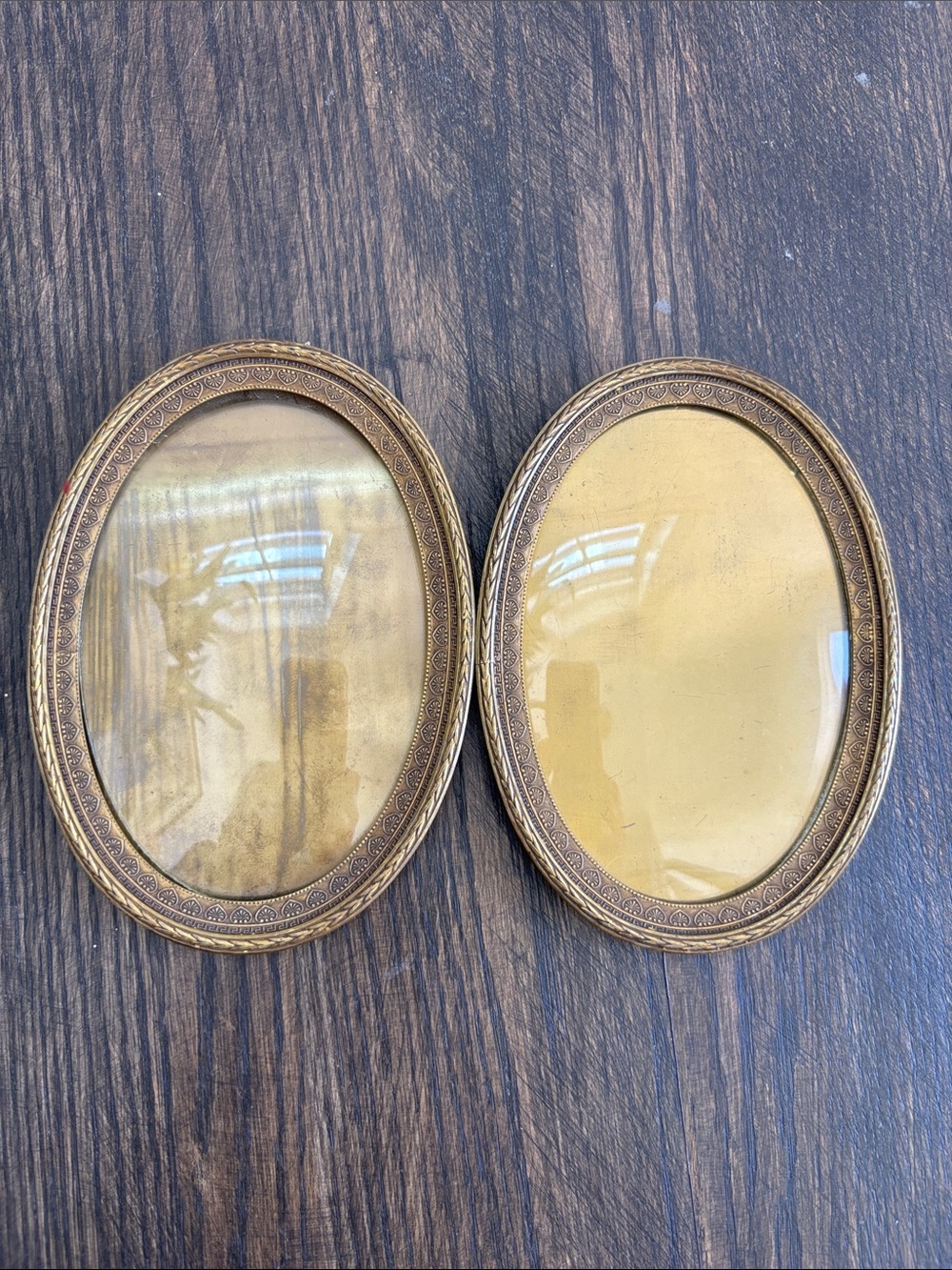Vintage metal oval frames,set of 2, gold tone, ornate design, 4x6”